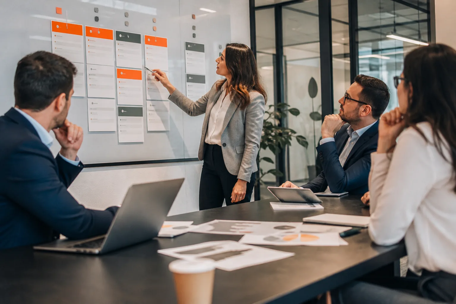 Escena profesional de comercio y marketing para Programa avanzado en dirección de ventas b2b