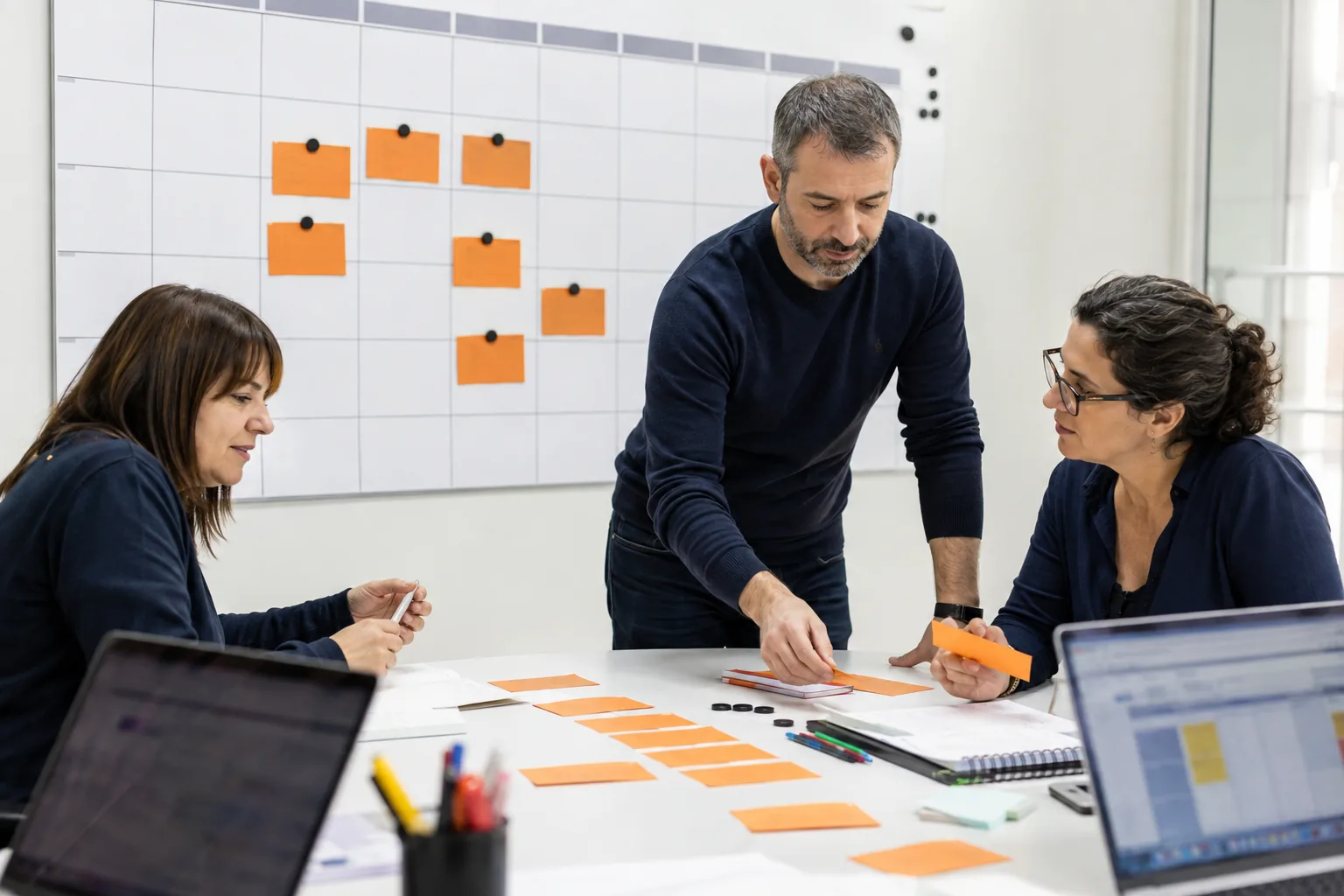Escena profesional de servicios socioculturales y a la comunidad para Programación de acciones formativas
